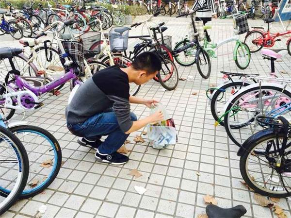 新闻学院开展“爱我南财，卫我南财”活动