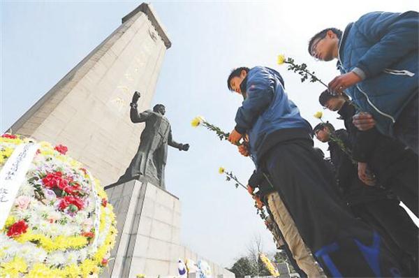 我院网媒1602班举办“相约雨花，缅怀烈士”活动