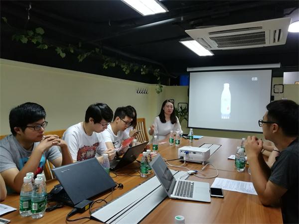 我院学生创业团队走入公司洽谈合作