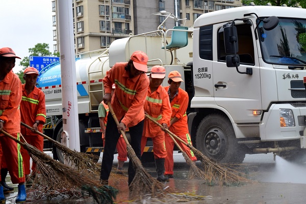 【暑期社会实践】新闻学院“环卫工人”实践小分队