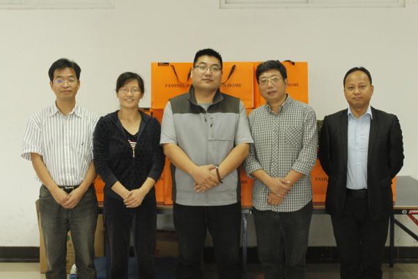 陈永刚校友向新闻学院捐赠感恩大礼包及奖助学金