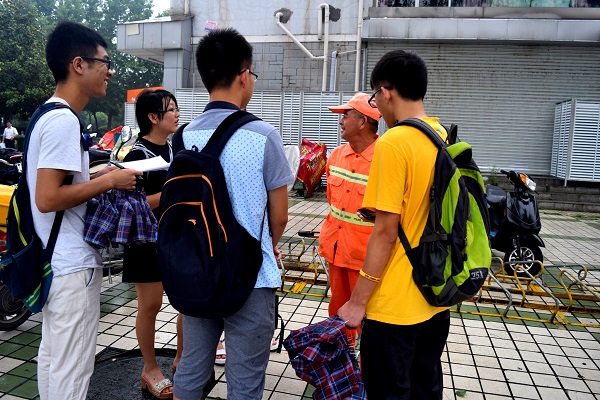 【暑期社会实践】新闻学院“环卫工人”实践小分队新动态