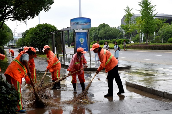 【暑期社会实践】新闻学院“环卫工人”实践小分队