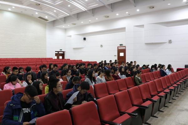 新闻学院召开2012级学生毕业就业动员大会