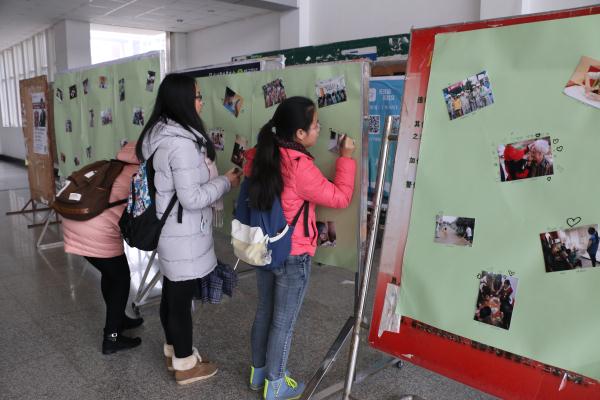 新闻学院举行“你的志愿我看见”摄影展